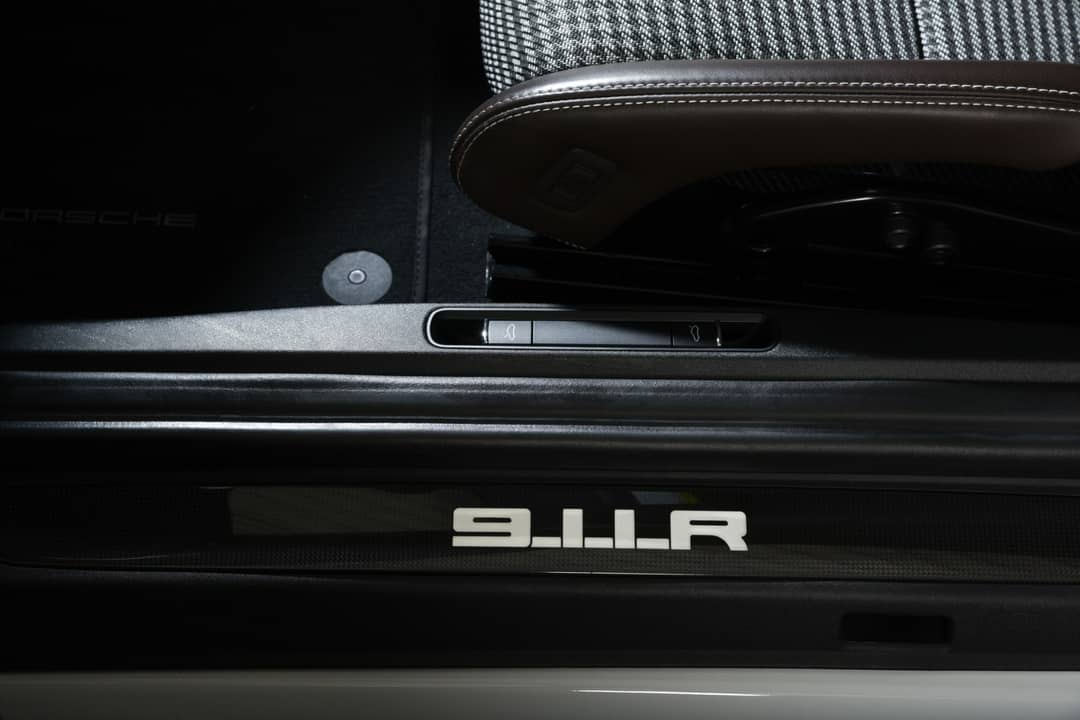 2016 Porsche 911 R — photo 34
