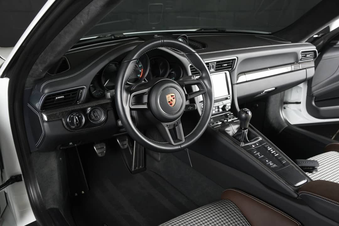 2016 Porsche 911 R — photo 36