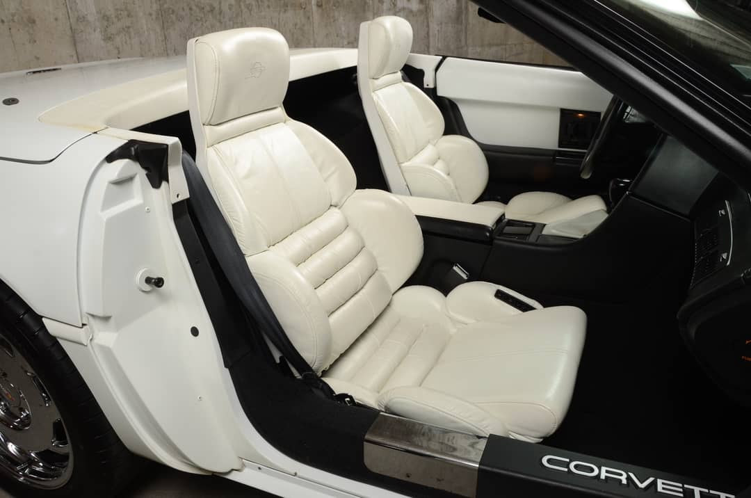 1993 Chevrolet Corvette — photo 12