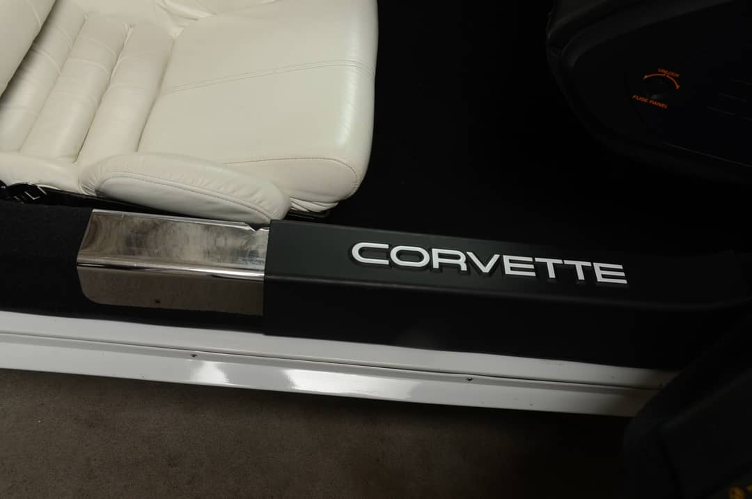 1993 Chevrolet Corvette — photo 15