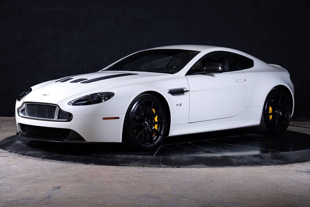 2017 Aston Martin V12 Vantage S — photo 2