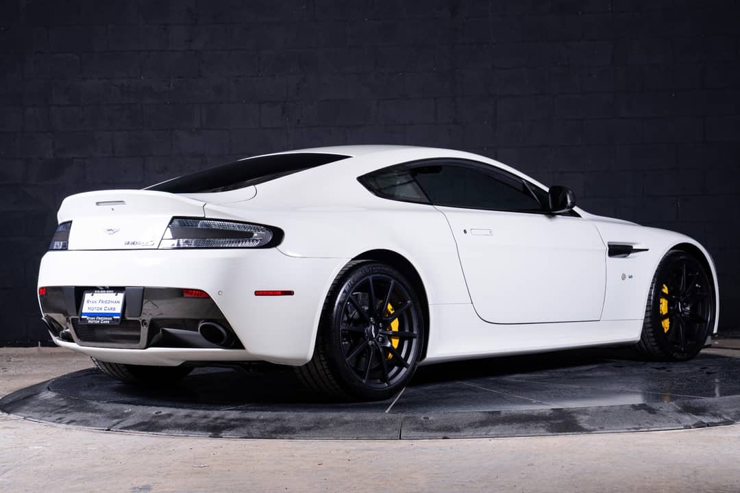 2017 Aston Martin V12 Vantage S — photo 3