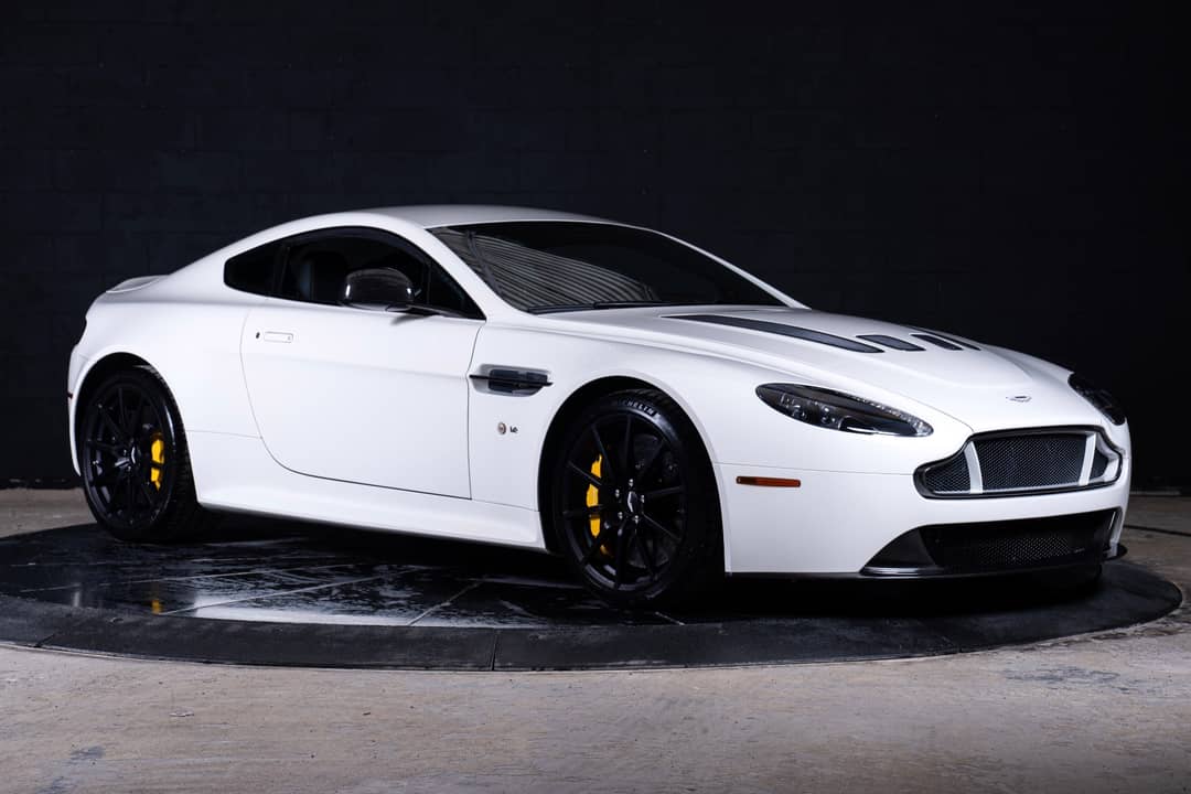2017 Aston Martin V12 Vantage S — photo 10