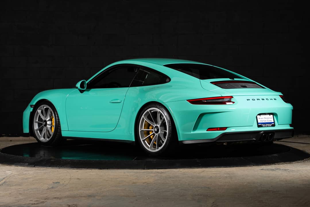 2018 Porsche 911 GT3 Touring — photo 3