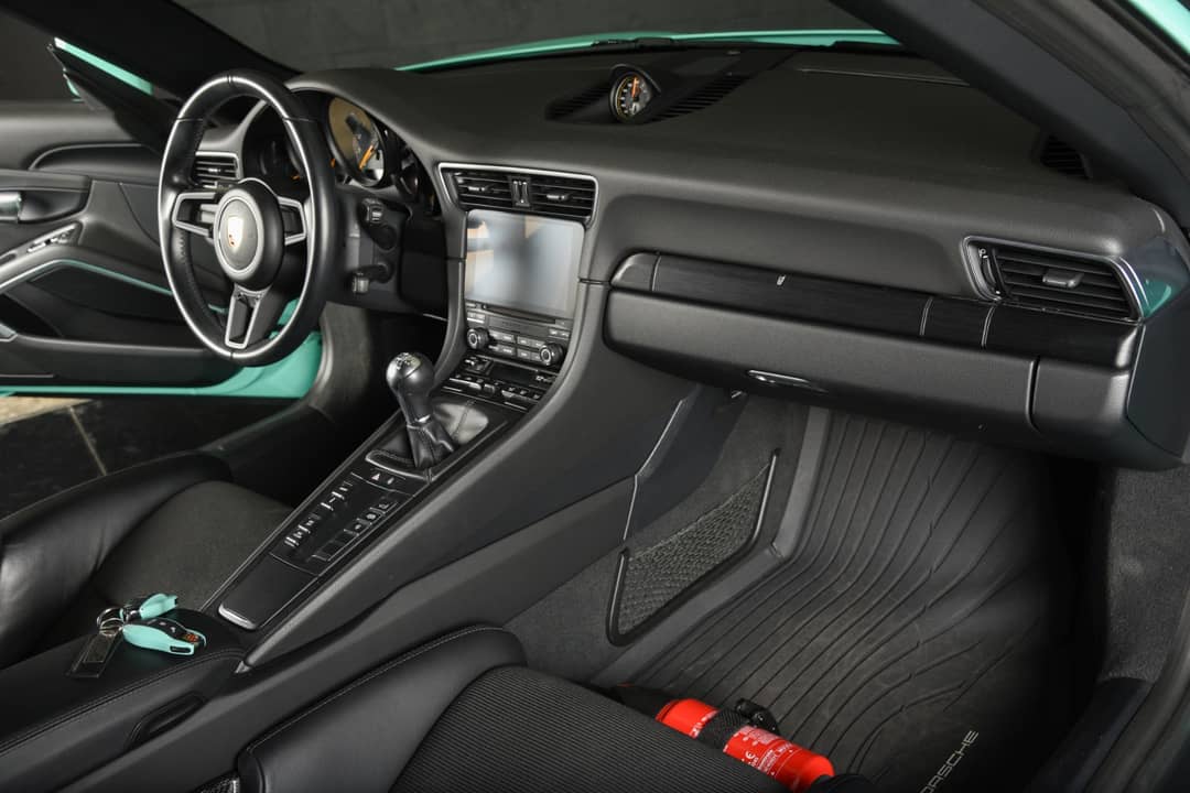 2018 Porsche 911 GT3 Touring — photo 28