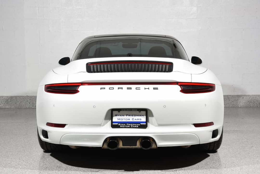 2019 Porsche 911 Targa 4 GTS — photo 11
