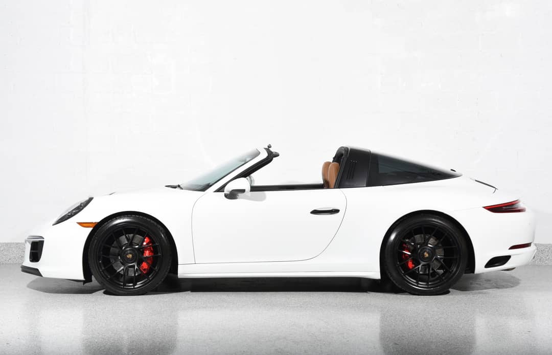 2019 Porsche 911 Targa 4 GTS — photo 12