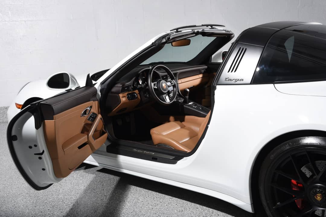 2019 Porsche 911 Targa 4 GTS — photo 13