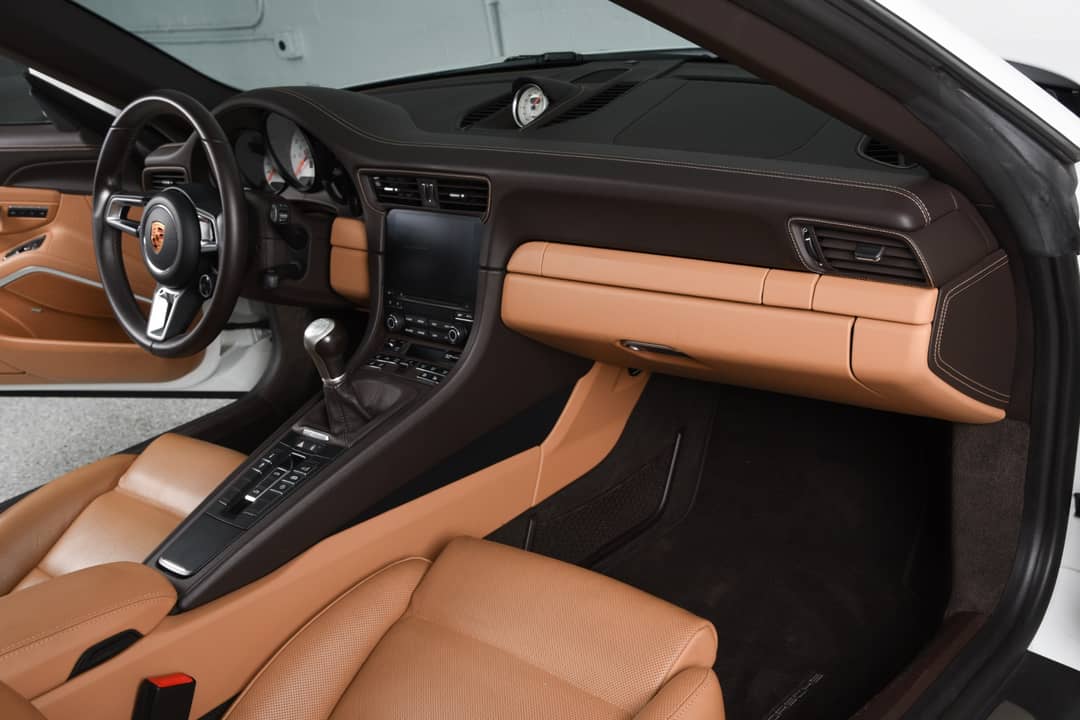 2019 Porsche 911 Targa 4 GTS — photo 14