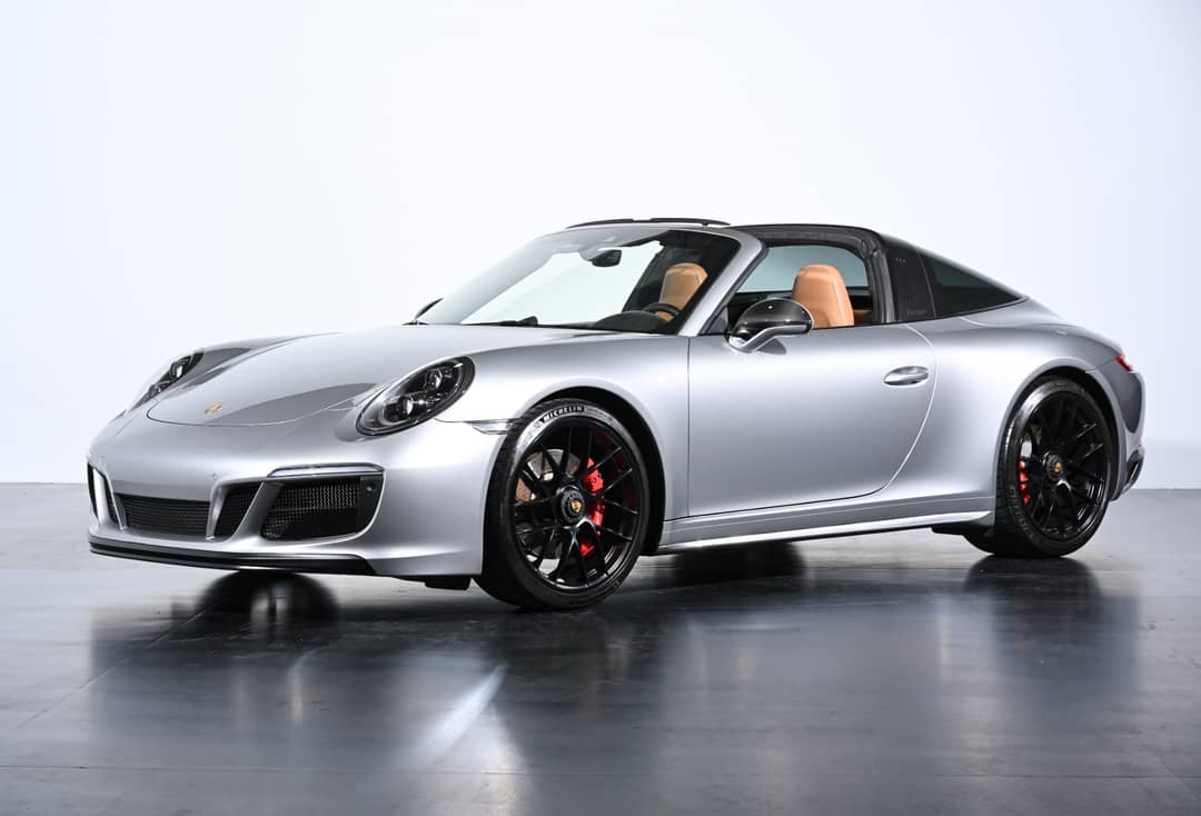 2019 Porsche 911 Targa 4 GTS — photo 2