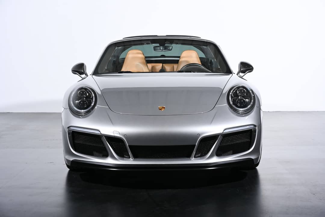 2019 Porsche 911 Targa 4 GTS — photo 11
