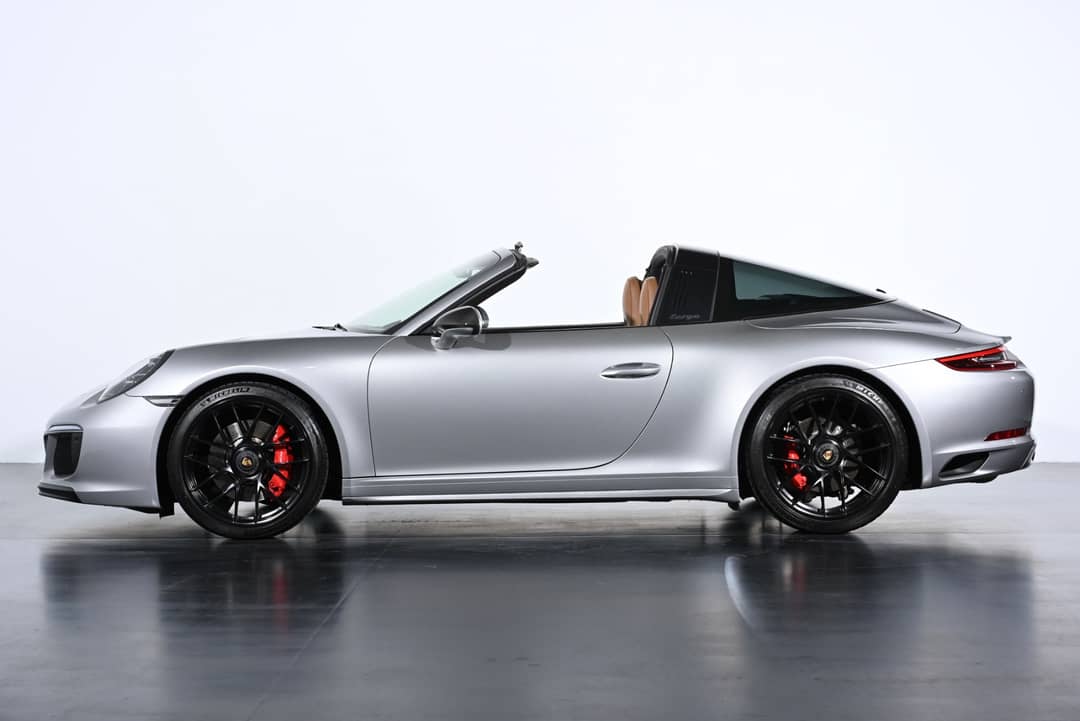 2019 Porsche 911 Targa 4 GTS — photo 13