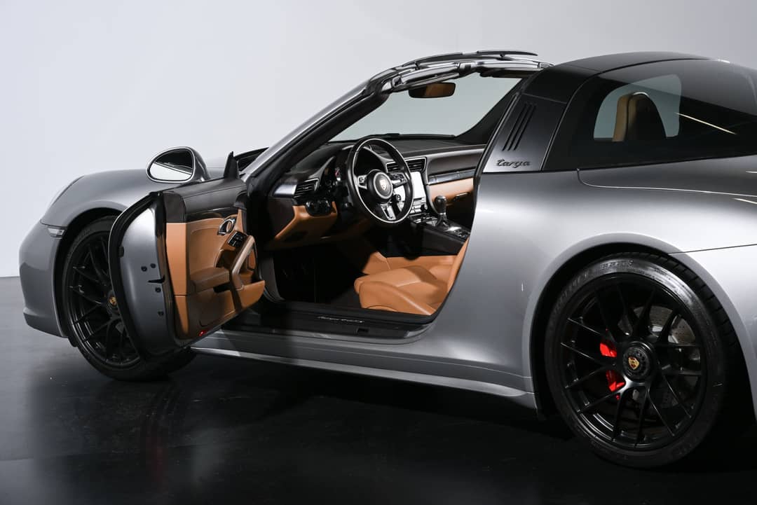 2019 Porsche 911 Targa 4 GTS — photo 14