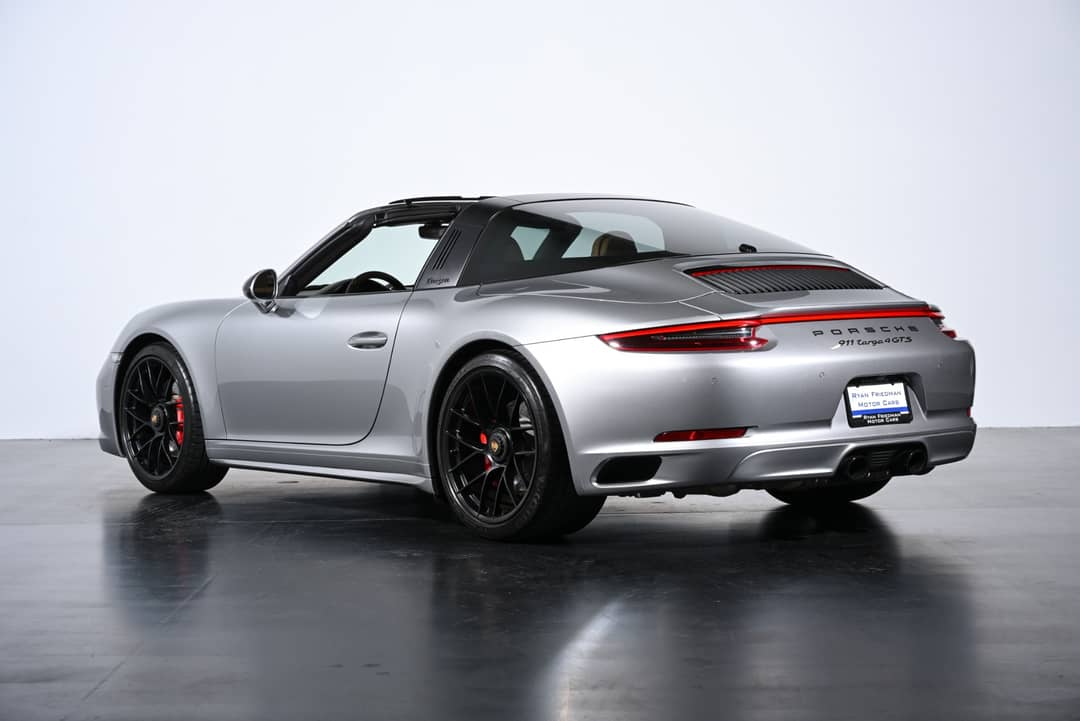 2019 Porsche 911 Targa 4 GTS — photo 10