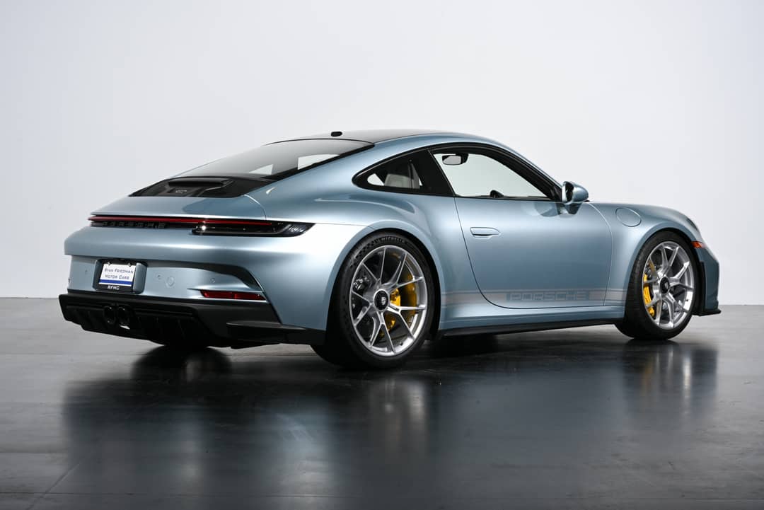 2022 Porsche 911 GT3 Touring — photo 3