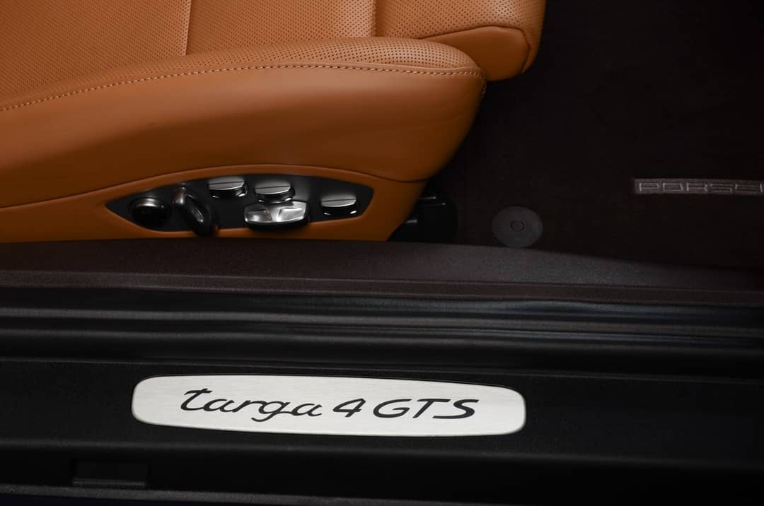 2018 Porsche 911 Targa 4 GTS — photo 12