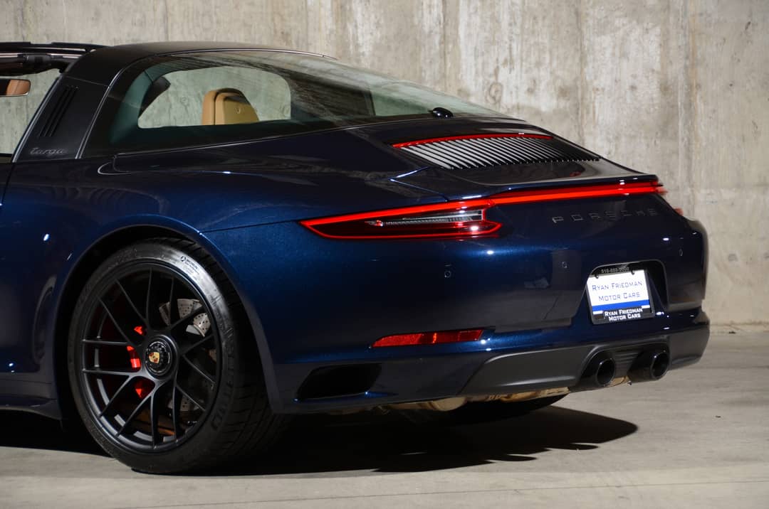 2018 Porsche 911 Targa 4 GTS — photo 32