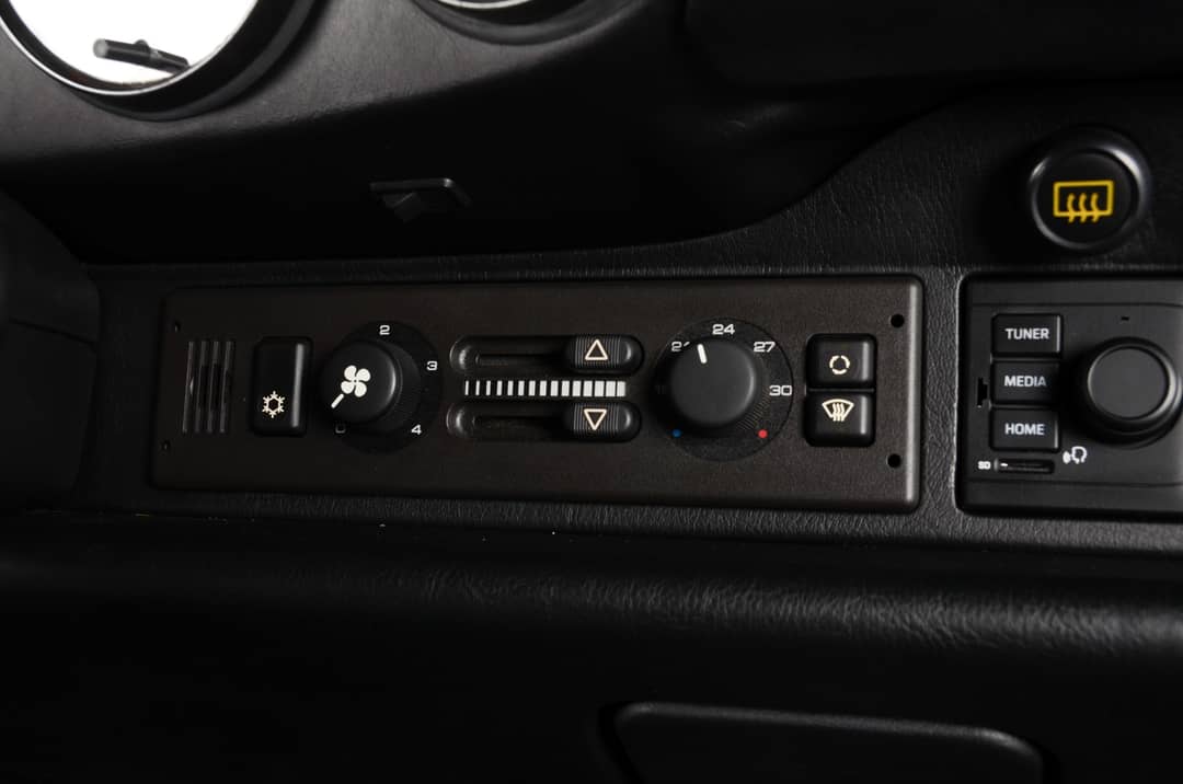 1993 Porsche 911 Carrera 2 — photo 47