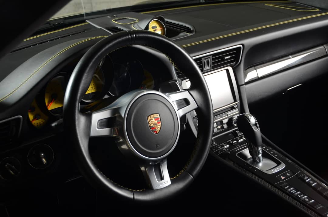 2015 Porsche 911 Turbo S — photo 32
