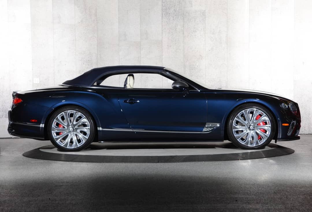2022 Bentley Continental GTC V8 Mulliner — photo 2