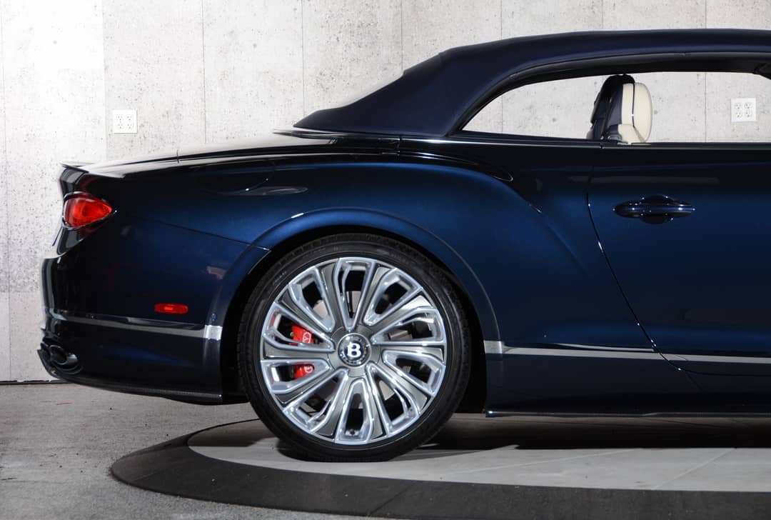 2022 Bentley Continental GTC V8 Mulliner — photo 3
