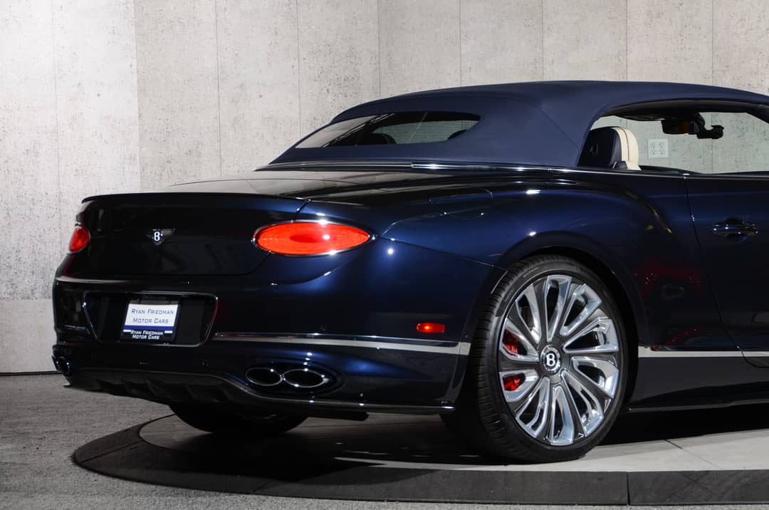 2022 Bentley Continental GTC V8 Mulliner — photo 31