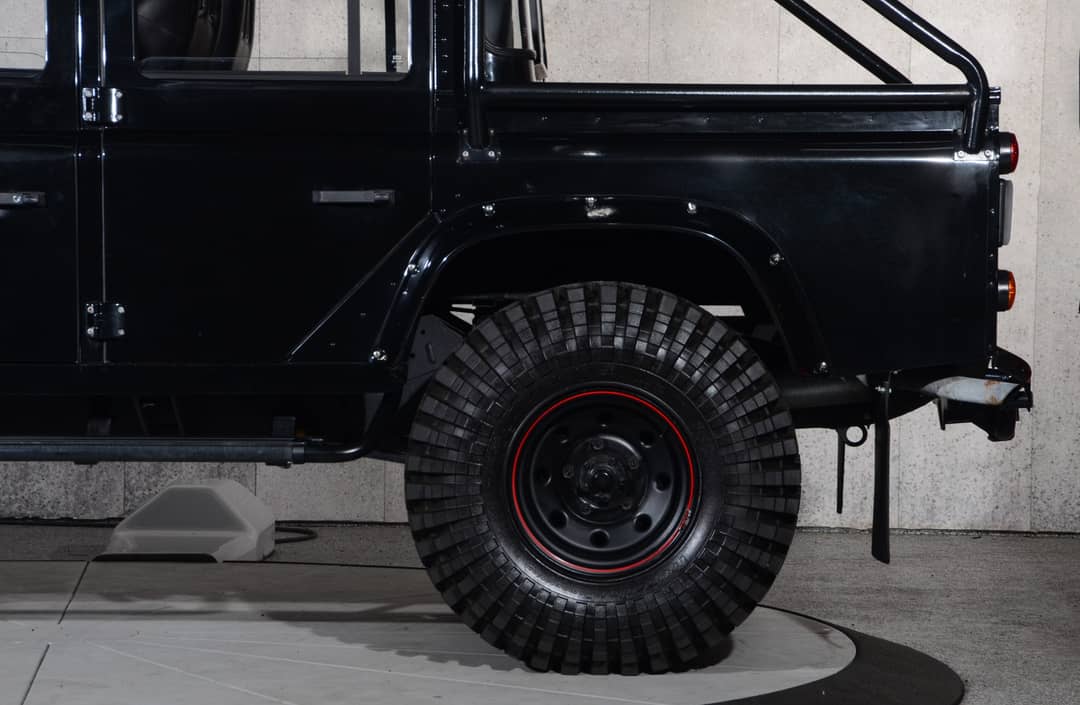 1991 Land Rover Defender 110 — photo 4