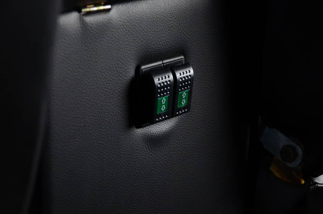1991 Land Rover Defender 110 — photo 37