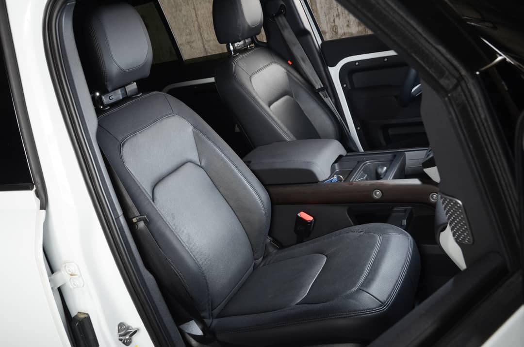 2023 Land Rover Defender 110 X-Dynamic SE — photo 11