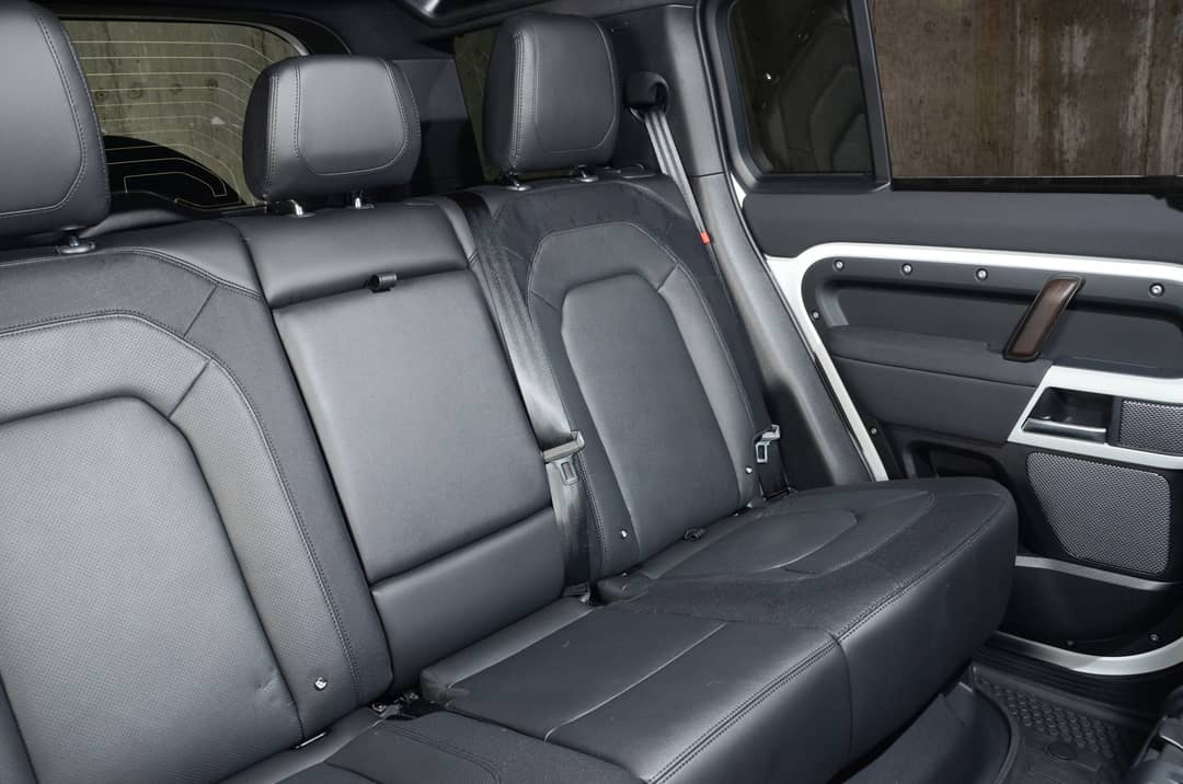 2023 Land Rover Defender 110 X-Dynamic SE — photo 12