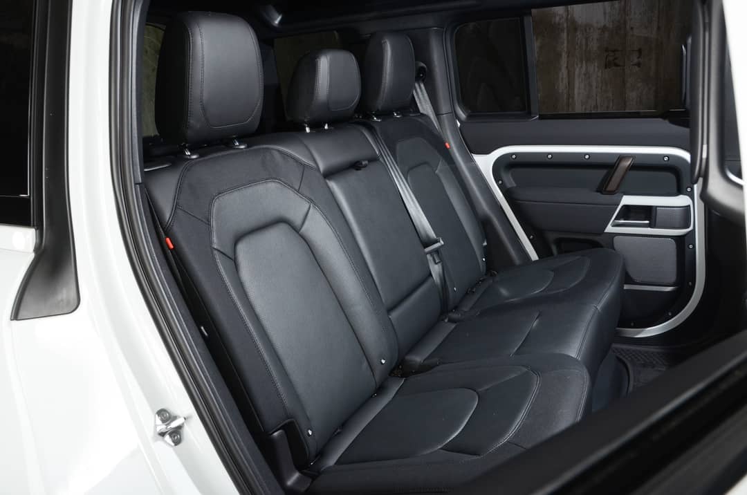 2023 Land Rover Defender 110 X-Dynamic SE — photo 13