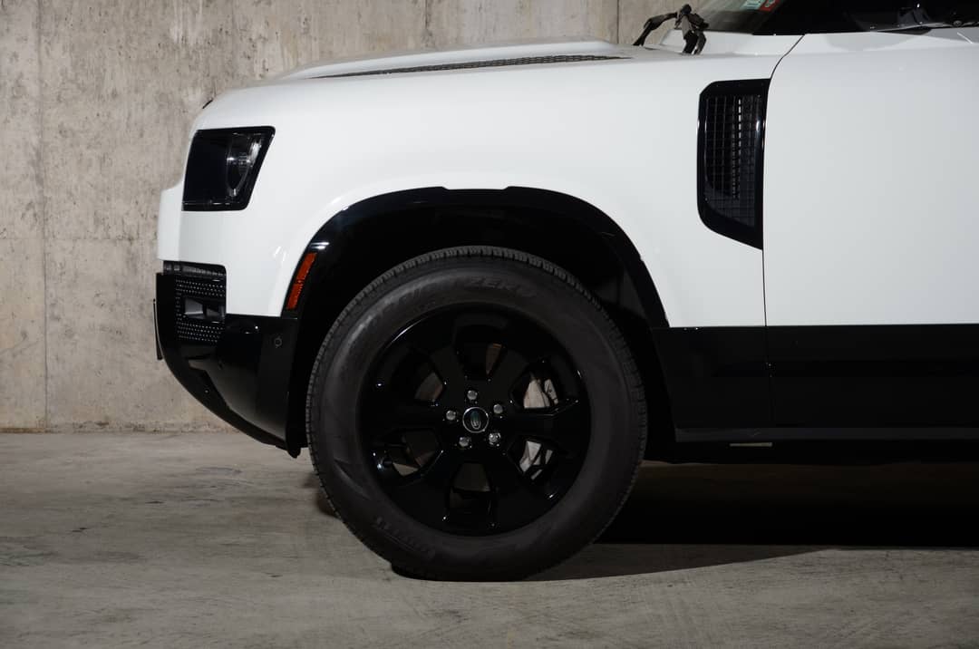 2023 Land Rover Defender 110 X-Dynamic SE — photo 20