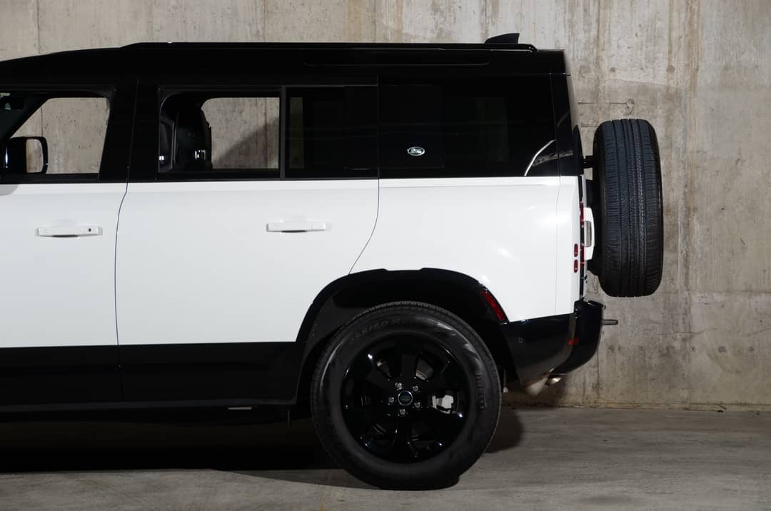 2023 Land Rover Defender 110 X-Dynamic SE — photo 21