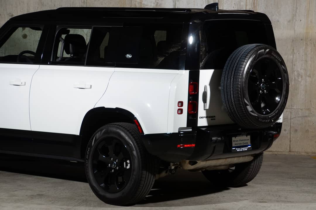 2023 Land Rover Defender 110 X-Dynamic SE — photo 22