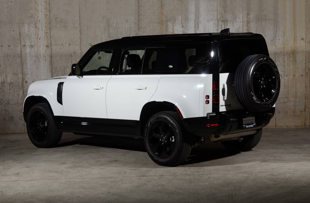 2023 Land Rover Defender 110 X-Dynamic SE — photo 23