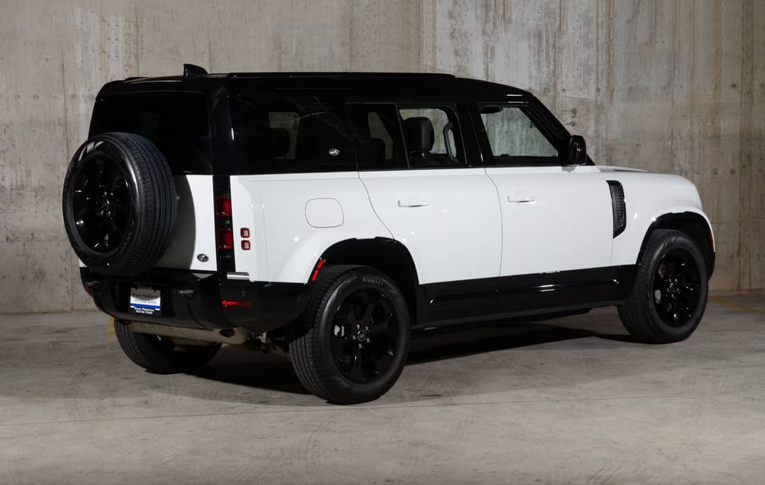 2023 Land Rover Defender 110 X-Dynamic SE — photo 43