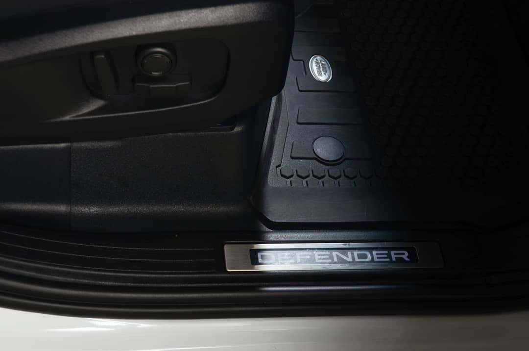 2023 Land Rover Defender 110 X-Dynamic SE — photo 10