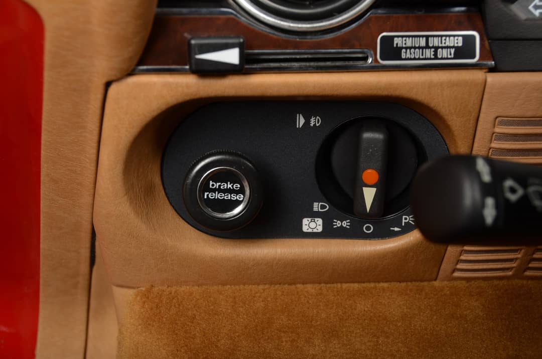 1989 Mercedes-Benz 560-Class 560 SL — photo 51