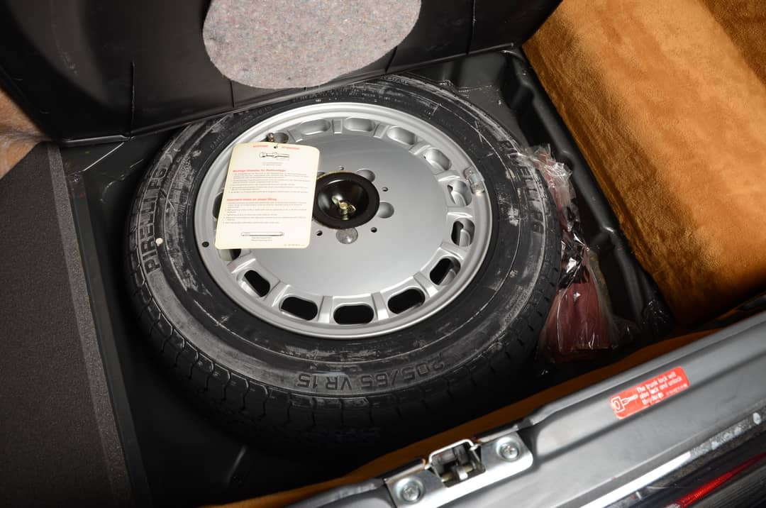 1989 Mercedes-Benz 560-Class 560 SL — photo 57