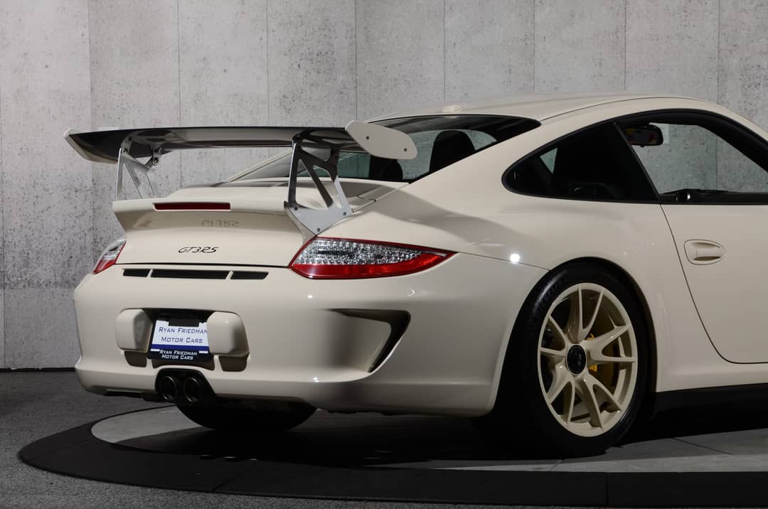2010 Porsche 911 GT3 RS — photo 32