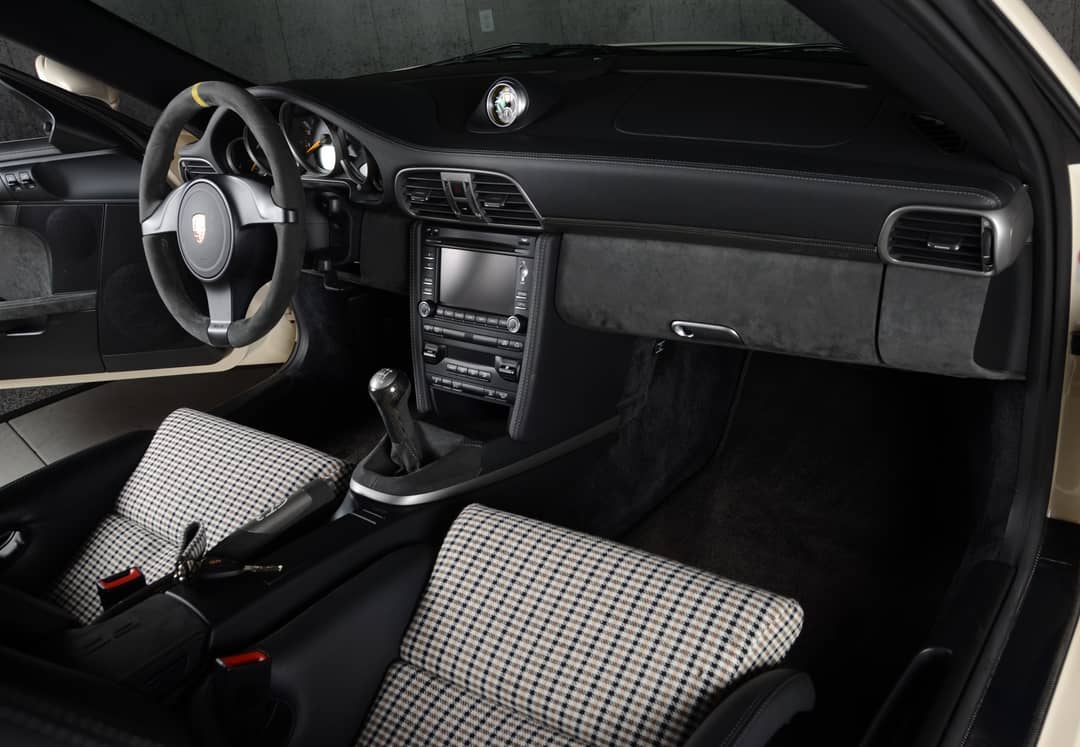2010 Porsche 911 GT3 RS — photo 38
