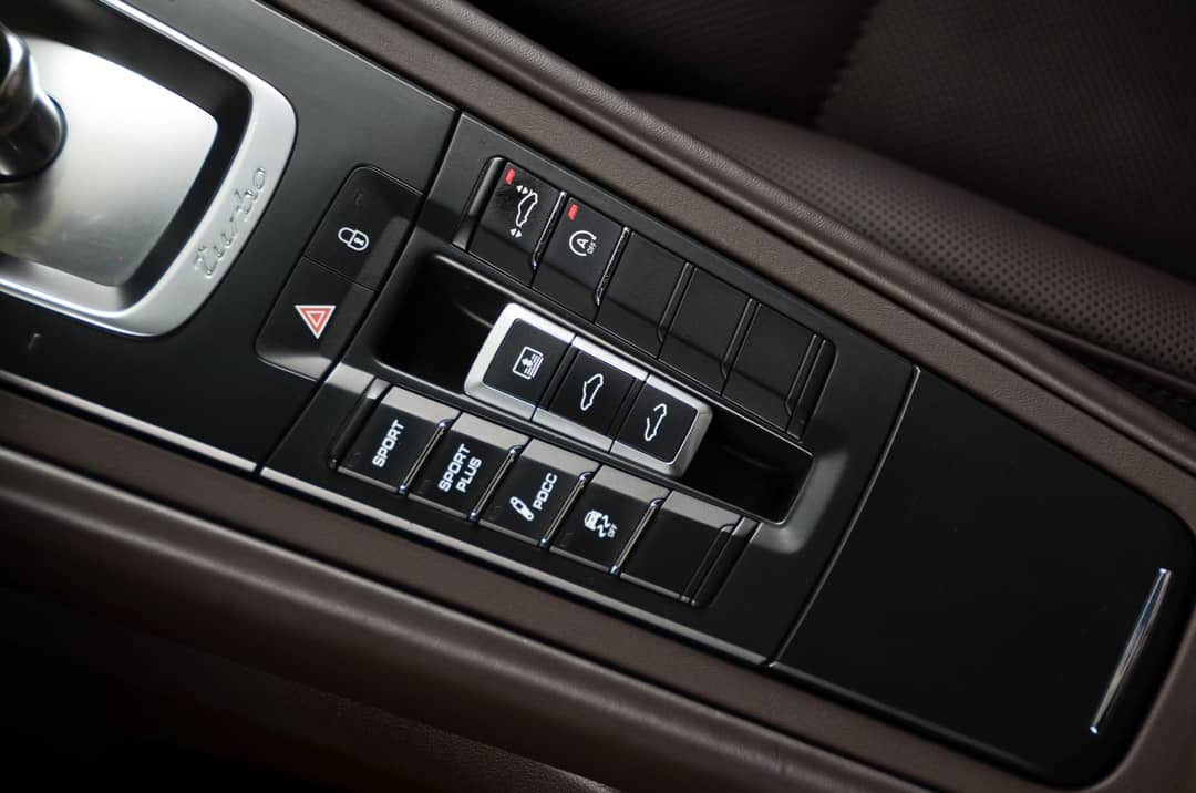 2015 Porsche 911 Turbo S — photo 16