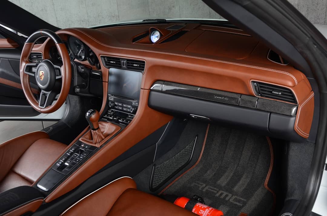 2019 Porsche 911 Speedster — photo 38