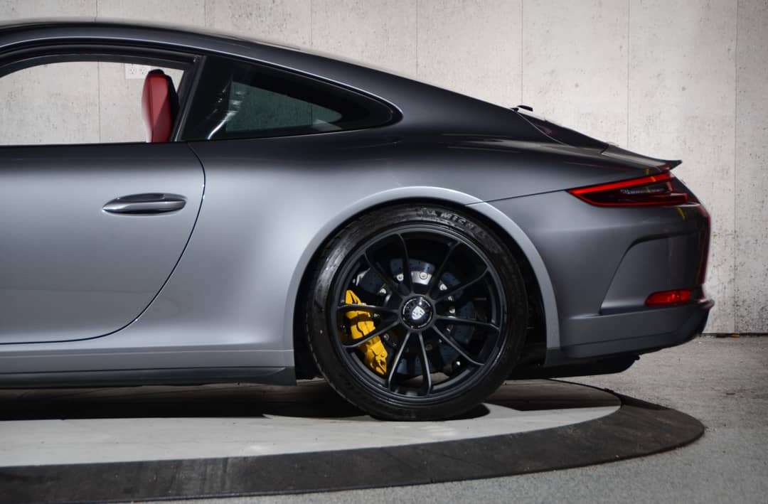 2018 Porsche 911 GT3 Touring — photo 24