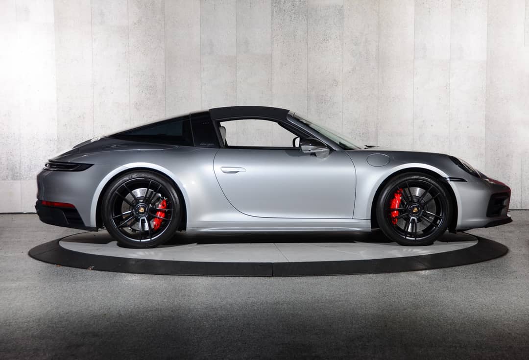 2022 Porsche 911 Targa 4 GTS — photo 2
