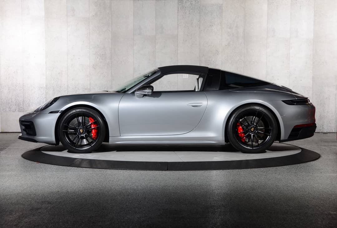 2022 Porsche 911 Targa 4 GTS — photo 15