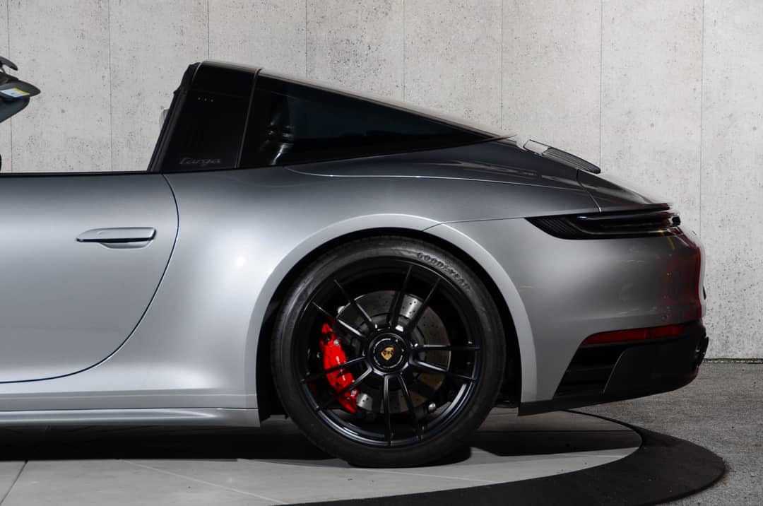 2022 Porsche 911 Targa 4 GTS — photo 19