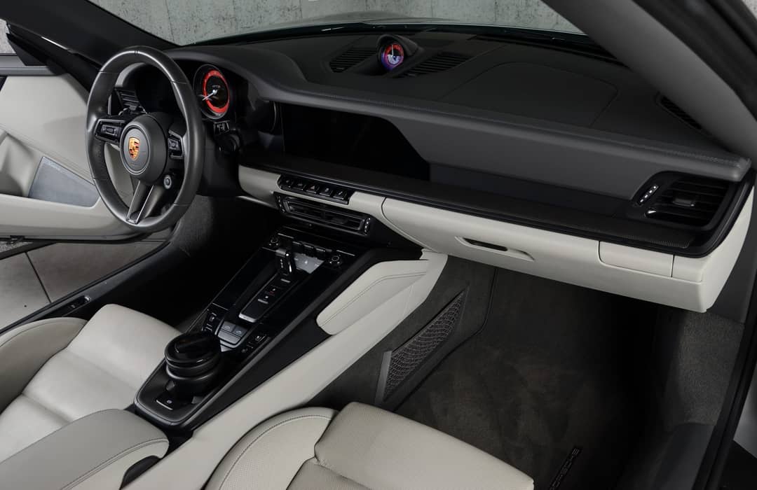 2022 Porsche 911 Targa 4 GTS — photo 31