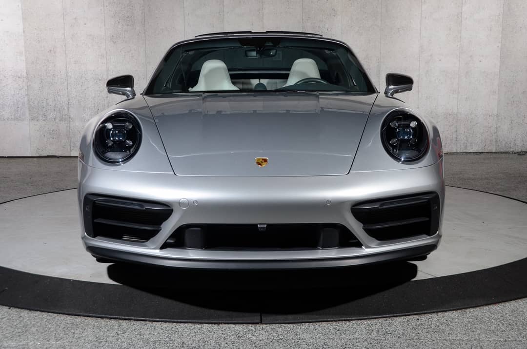 2022 Porsche 911 Targa 4 GTS — photo 10