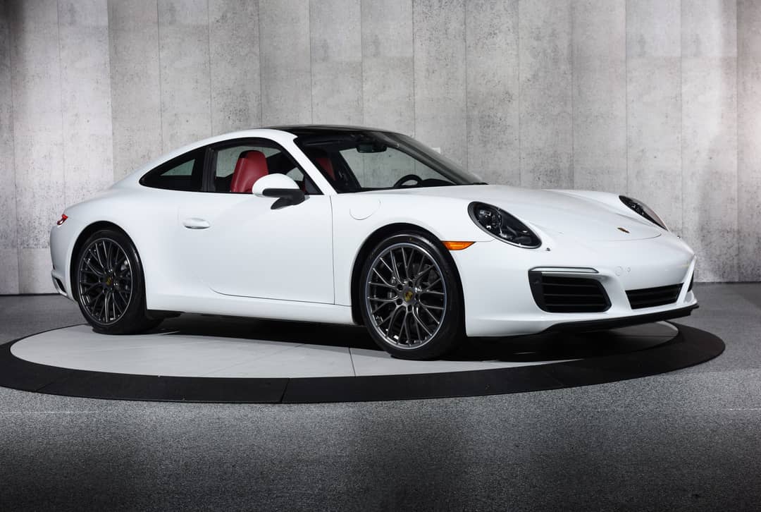 2017 Porsche 911 Carrera — photo 2